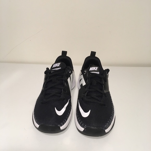 Nike Other - Nike Team Hustle D 7 Low Boys Athletic Sneakers